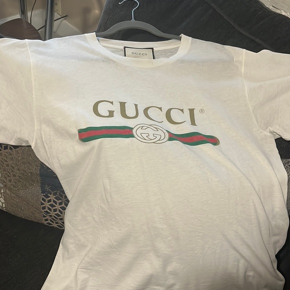 Ladies Gucci Distressed Top wore once have all original tags and box - Picture 1 of 2